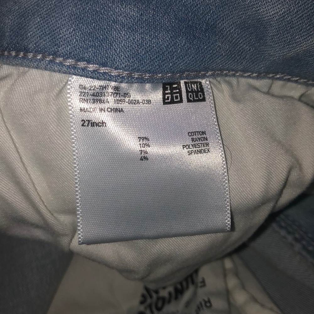 UNIQLO RIPPED JEANS - Picture 5 of 7